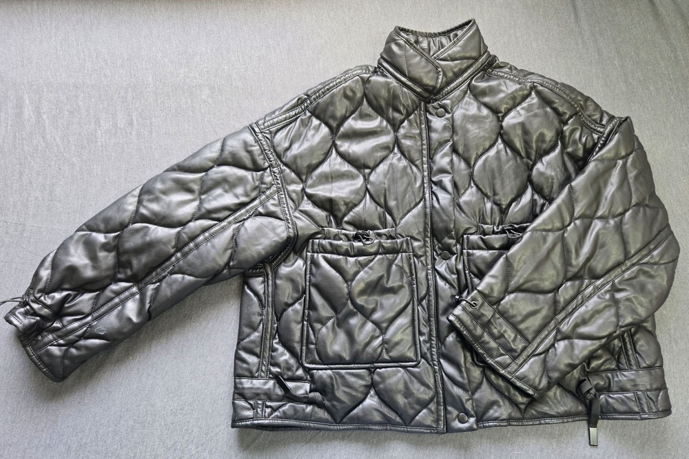 Zara Jacket Womens Small Black Quilted Faux Leather Padded Short Boxy Pockets